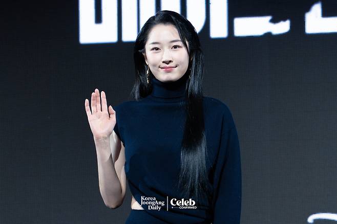 Actor Won Ji-an poses for photos during a press conference for the Disney+ series “Made in Korea” at the Grand InterContinental Seoul Parnas in southern Seoul on Dec. 15. [DANIELA GONZALEZ PEREZ]