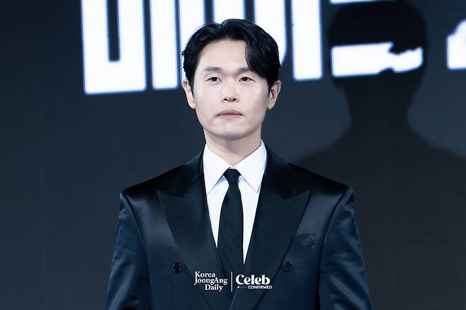 Actor Kang Gil-woo poses for photos during a press conference for the Disney+ series “Made in Korea” at the Grand InterContinental Seoul Parnas in southern Seoul on Dec. 15. [DANIELA GONZALEZ PEREZ]