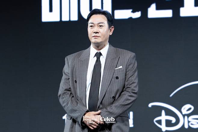 Actor Park Yong-woo poses for photos during a press conference for the Disney+ series “Made in Korea” at the Grand InterContinental Seoul Parnas in southern Seoul on Dec. 15. [DANIELA GONZALEZ PEREZ]