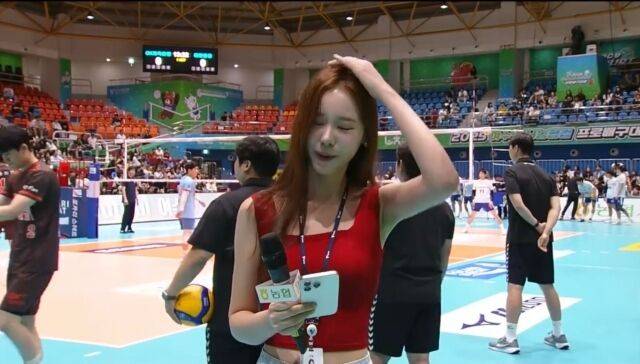 컵대회에서 리포팅 도중 공에 맞았을 때./본인 제공