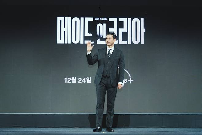 15일 서울 강남구 인터컨티넨탈서울파르나스에서 열린 디즈니플러스 드라마 ‘메이드 인 코리아’ 제작발표회에서 배우 현빈이 사전 포토타임을 갖고 있다. [월트디즈니 컴퍼니 코리아 제공]