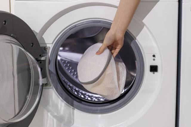 속옷은 손세탁이 가장 이상적이며 세탁기를 사용할 경우 반드시 세탁망에 넣어 약한 코스로 돌려야 한다. 사진은 기사의 특정 사실과 관련 없음. 클립아트코리아