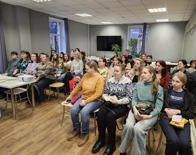 ▲러시아 상트페테르부르크 세종학당 수강생들이 7일 현지에서 한국의 뿌리 문화와 족보에 대한 강의를 듣고 있다. ⓒ