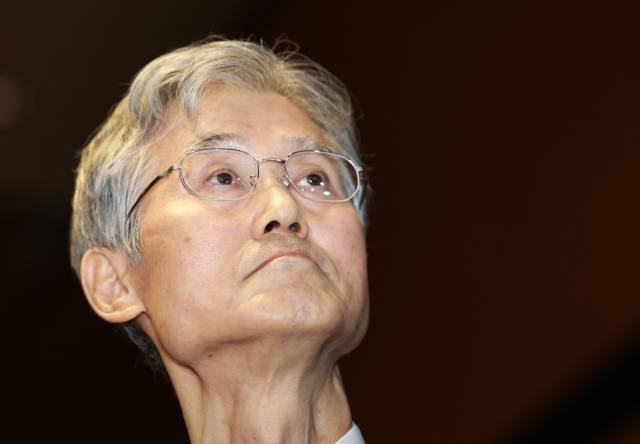 ▲조희대 대법원장이 22일 서울 중구 신라호텔에서 열린 '2025 세종 국제 콘퍼런스' 개회식에 앞서 세종대왕 관련 전시물을 참관하고 있다. ⓒ연합뉴스