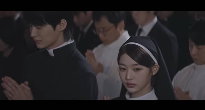 변우석, 장원영, 카리나가 만나 한 편의 색다른 콘텐츠가 탄생한다. 유튜브 채널 '돌고래유괴단' 영상 캡처