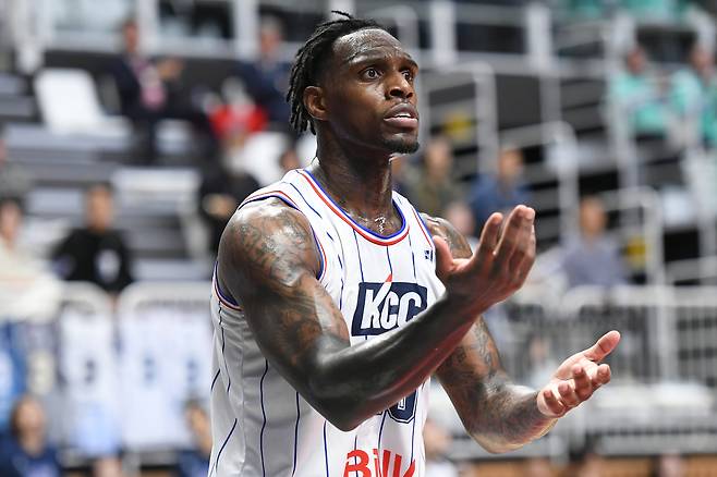 2023~2024시즌 당시 KCC 소속이었던 라건아. KBL 제공