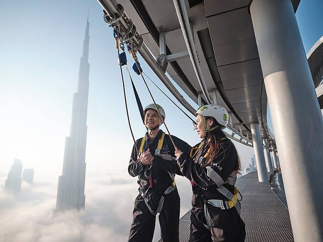 고공에서 스릴을 즐기는 체험형 명소 스카이 뷰스 엣지 워크. 사진제공|VisitDubai