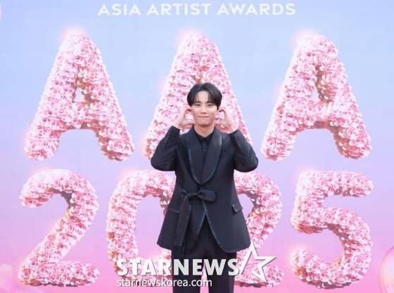 배우 이준영이 6일 대만 가오슝 내셔널 스타디움에서 진행된 스타뉴스 주최 '10주년 아시아 아티스트 어워즈 2025(10th Anniversary Asia Artist Awards 2025, '10주년 AAA 2025') 레드카펫 행사에 참석해 포즈를 취하고 있다. /2025.12.06 /사진=이동훈 photoguy@