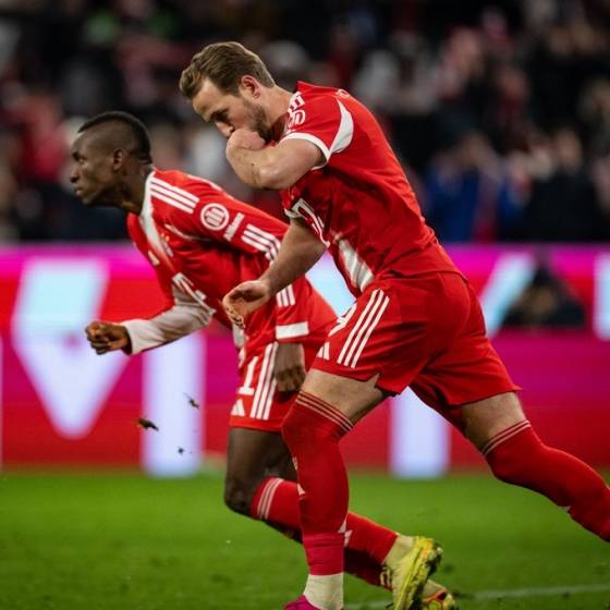 해리 케인(오른쪽)이 15일 오전 1시 30분(한국시간) 독일 뮌헨의 알리안츠 아레나에서 열린 2025~2026시즌 분데스리가 14라운드에서 동점골을 넣고 세리머니하고 있다. /사진=바이에른 뮌헨 공식 사회관계망서비스(SNS)