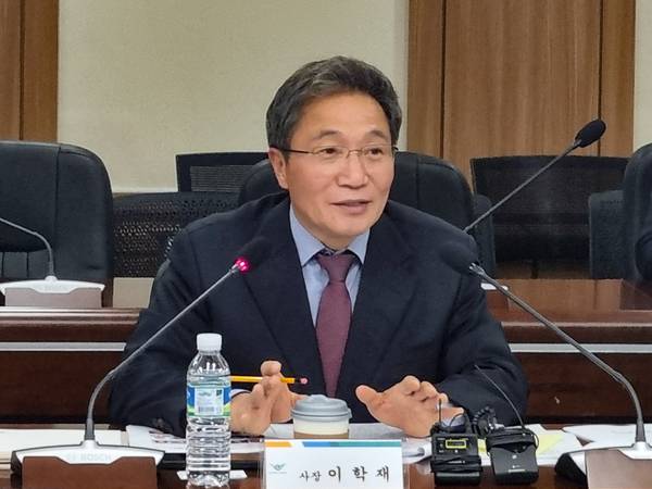 이학재 인천국제공항공사 사장이 16일 인천국제공항공사 회의실에서 열린 기자간담회에서 발언하고 있다. 2025.12.16 /인천국제공항공사 제공