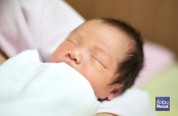 고용이 안정되고 소득과 주거 기반이 탄탄할수록 결혼과 출산으로 이어질 가능성이 커졌으며, 육아휴직 제도는 다자녀 가구 형성에 뚜렷한 영향을 미친 것으로 분석됐다. ⓒ베이비뉴스