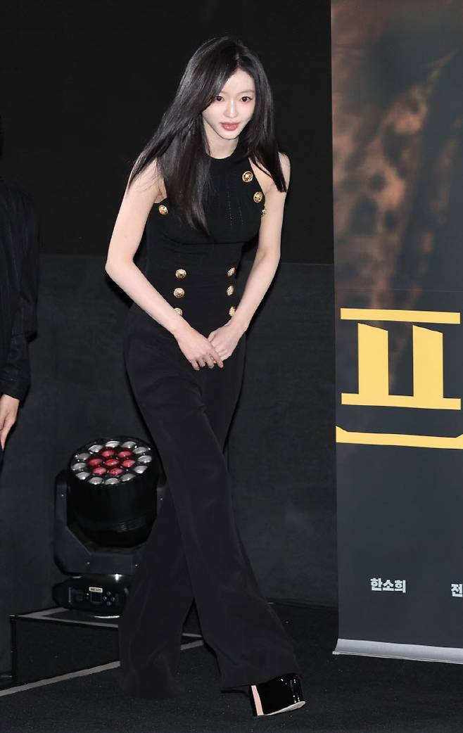 [이데일리 스타in 이영훈 기자] 배우 유아가 16일 서울 강남구 메가박스 코엑스에서 열린 영화 '프로젝트 Y (감독 이환)' 제작보고회에 참석하고 있다. '프로젝트 Y'는 화려한 도시 그 한가운데에서 다른 내일을 꿈꾸며 살아가던 미선(한소희 분)과 도경(전종서 분)이 인생의 벼랑 끝에서 검은 돈과 금괴를 훔치면서 벌어지는 이야기를 그린 작품이다.