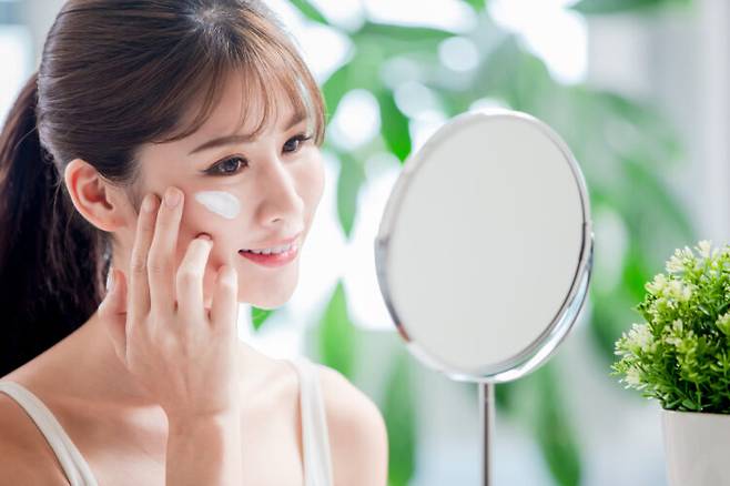 피부 타입별로 다른 스킨케어 원칙을 지키는 것이 중요하다. 사진=클립아트코리아