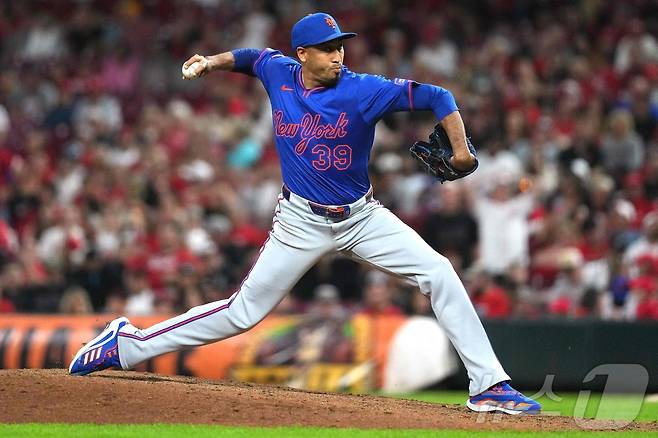 에드윈 디아즈는 LA 다저스와 3년 계약을 맺으면서 디퍼 조항을 포함했다. ⓒ AFP=뉴스1