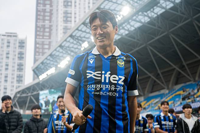 1부리그로 복귀하는 인천이 주장 이명주와 연장 계약을 체결했다. (인천 제공)