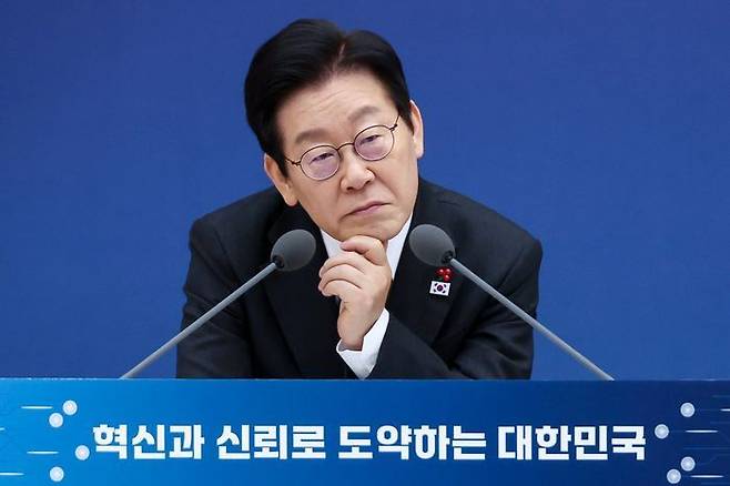 이재명 대통령이 지난 12일 세종시 정부세종컨벤션센터에서 과학기술정보통신부·개인정보보호위원회 업무보고를 받고 있다. (대통령실통신사진기자단) ⓒ뉴시스