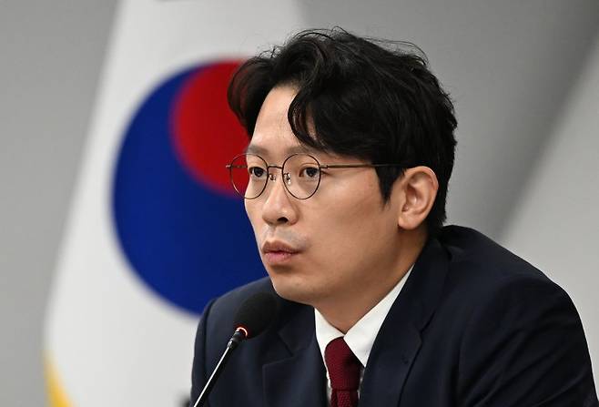 이기인 개혁신당 최고위원이 8월 22일 오전 광주시의회예결특위 회의실에서 열린 '제30차 광주 현장최고위원회의'에서 발언하고 있다. 뉴시스