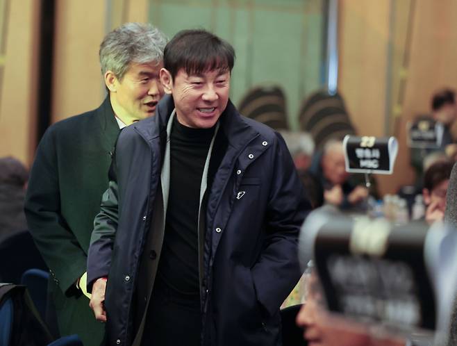 <yonhap photo-3797=""> K리그 시상식 참석한 신태용 감독 (서울=연합뉴스) 류영석 기자 = 신태용 전 울산HD 감독이 1일 서울 서대문구 스위스그랜드호텔에서 열린 K리그 2025 대상 시상식에 참석하고 있다. 2025.12.1 ondol@yna.co.kr/2025-12-01 15:11:26/ <저작권자 ⓒ 1980-2025 ㈜연합뉴스. 무단 전재 재배포 금지, AI 학습 및 활용 금지></yonhap>