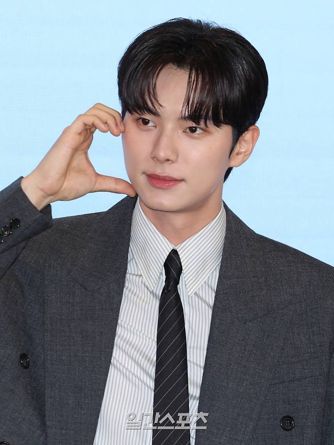 배우 이채민이 19일 오후 서울 구로구 더세인트에서 열린 tvN 토일드라마 '폭군의 셰프' 제작발표회에 참석해 포토타임을 갖고 있다. '폭군의 셰프'는 최고의 순간 과거로 타임슬립한 셰프가 최악의 폭군이자 절대 미각 소유자인 왕을 만나며 벌어지는 서바이벌 판타지 로코. 오는 23일 밤 9시 10분 첫 방송. 서병수 기자 qudtn@edaily.co.kr /2025.08.19/