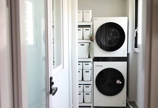 LG전자 타워형 세탁기·건조기. 사진=유튜브 채널 '귀곰' 영상 갈무리