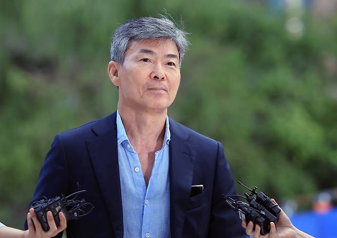 Lee Jong-ho, former head of Black Pearl Investment, is seen appearing for questioning by the special counsel at the counsel's office in Jongno District, central Seoul on July 23. [NEWS1]