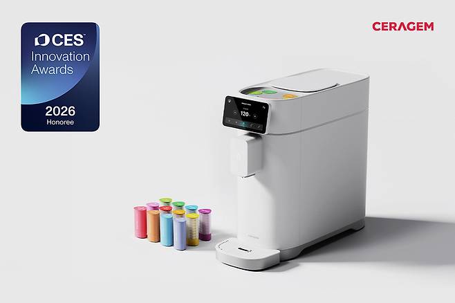 세라젬 밸런스 메디워터 AI. 건강 데이터를 분석해 미네랄 농도 등을 자동 조절한다. [세라젬]