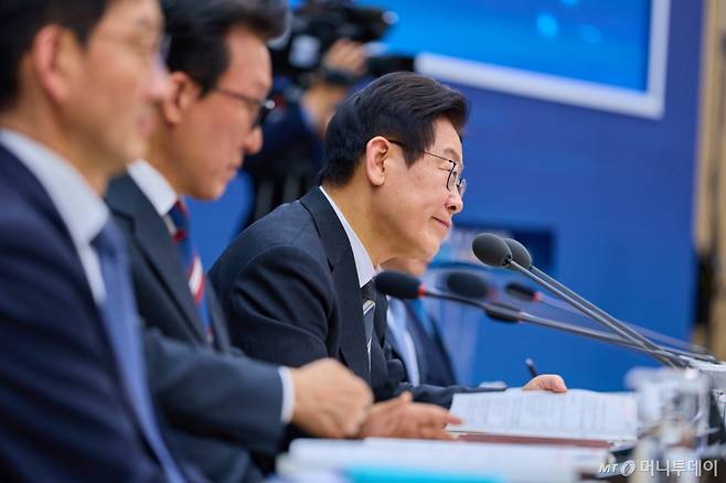 (서울=뉴스1) 이재명 기자 = 이재명 대통령이 12일 세종시 정부세종컨벤션센터에서 열린 교육부·국가교육위원회·법제처 업무보고에서 발언하고 있다. (대통령실 제공. 재판매 및 DB 금지)  2025.12.12/뉴스1  Copyright (C) 뉴스1. All rights reserved. 무단 전재 및 재배포,  AI학습 이용 금지. /사진=(서울=뉴스1) 이재명 기자