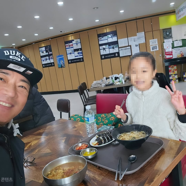 안재욱이 딸과 함께 찍은 사진을 공개하며 미소를 감추지 못했다. / 안재욱 인스타그램