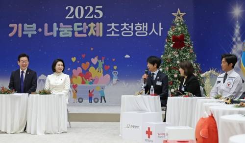 2025년 기부·나눔 초청행사, 발언하는 최수종 [연합뉴스 제공]