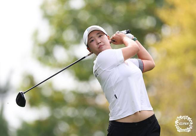 뒤늦게 시드를 획득하고도 2승이나 거뒀지만 김민솔은 “올해 내 점수는 70점”이라며 “부족함을 많이 느꼈다”고 돌아봤다. ‘LPGA 명예의 전당’이라는 큰 꿈을 가진 만큼, 현재 모습에 안주하지 않고 좀 더 성장하는 선수가 되겠다는 의지가 묻어났다. 사진제공 | KLPGA