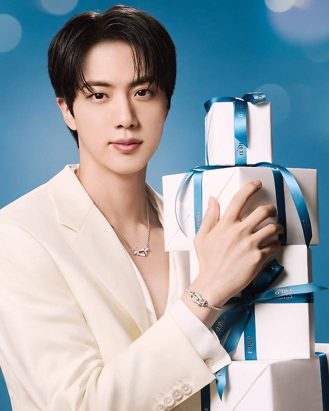 1억 3460만원 목걸이·3750만원 팔찌·1720만원 귀걸이..방탄소년단 진 '프레드' 新화보 폭발적 반응