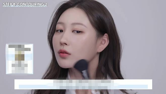 학생용 메이크업을 하고 있는 유튜버 [유튜브 'RISABAE' 캡처. 재판매 및 DB 금지]