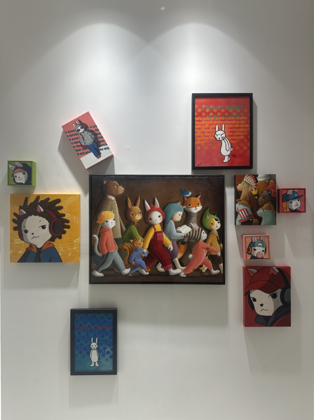 송민호×신미소 2인전 ‘Warm & Witty BUNNYVERSE’ 전시 전경. 갤러리하스 제공