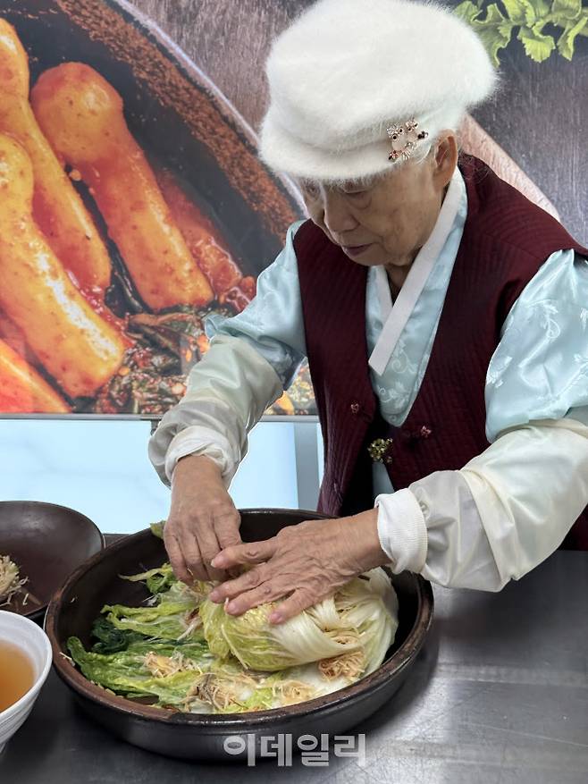 대한민국 식품명인 제76호 오숙자 장인이 만드는 반지 김치 (사진=김명상 기자)