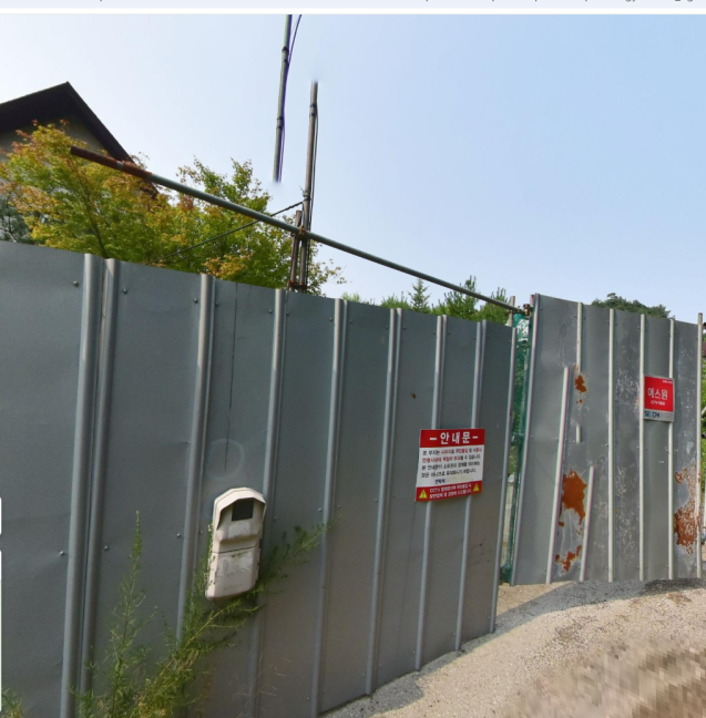 부지가 펜스로 둘러쳐진 채 운영을 중단한 카르페디엠 전경.(사진=네이버지도)