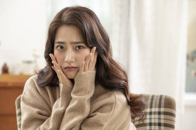 겨울철 실내 습도가 20% 안팎까지 떨어지면 얼굴이 유난히 뻣뻣하게 당기는 느낌이 든다. 사진=클립아트코리아