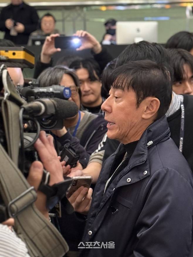 신태용 전 울산 감독이 1일 홍은동 스위스그랜드호텔에서 열린 K리그 시상식에서 폭행 논란과 관련해 답변하고 있다. 스포츠서울DB