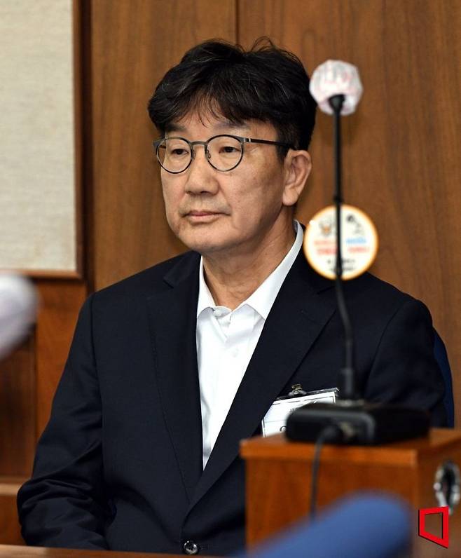 권성동 국민의힘 의원이 3일 서울 서초동 서울중앙지법에서 통일교로부터 불법 정치자금을 수수한 혐의 사건 1차 공판에 출석하고 있다.