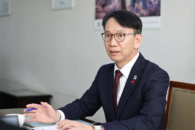 김명주 경제부지사는 15일 조선비즈와 인터뷰에서 “제조 중소기업의 AX를 통해 생산성과 품질을 획기적으로 높이고, 고령화와 구인난, 산업재해 등 제조업의 고질적인 문제를 해결할 수 있다”고 강조했다.