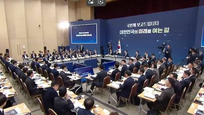 17일 세종컨벤션센터에서 열린 산업통상자원부·중소벤처기업부 업무보고에서 이재명 대통령이 발언하고 있다.