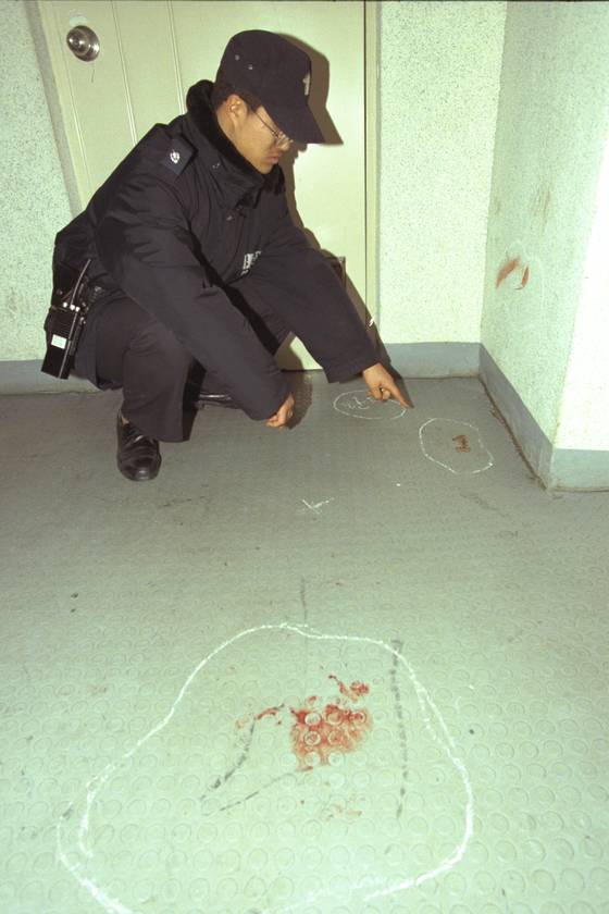 1997년 2월 북한 ‘로열패밀리’ 출신 이한영씨가 북한 간첩에게 피살당한 현장. [중앙포토]