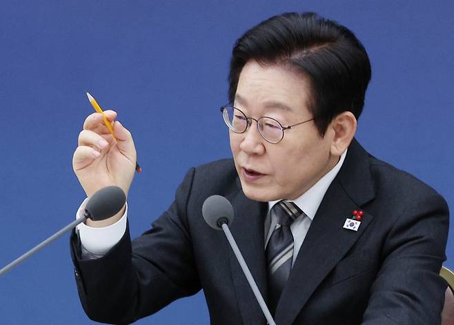 이재명 대통령이 12일 세종시 정부세종컨벤션센터에서 열린 '혁신과 신뢰로 도약하는 대한민국'과학기술통신부(우주항공청),개인정보보호위원회,방송미디어통신위원회 업무보고에서 발언을 하고 있다. 사진=대통령실사진기자단