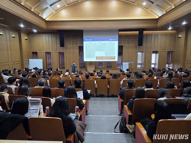 충남교육청진로융합교육원은 지난 16일 아산 호서대학교에서 고교 교사 200여 명이 참석한 가운데 ‘2026학년도 정시모집 지원전략 배움자리’를 운영했다.