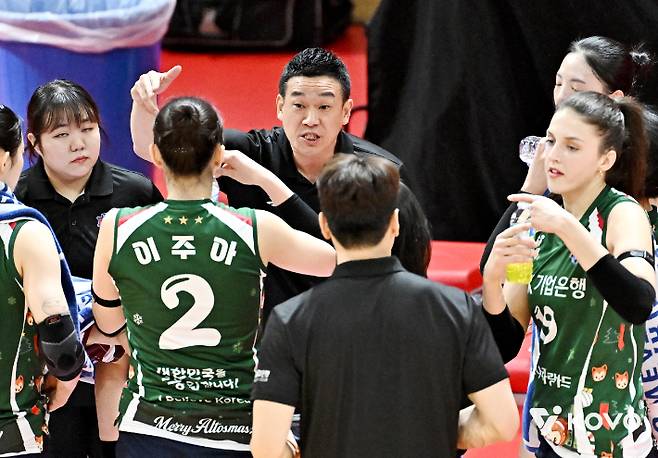 여오현 대행 체제 IBK기업은행 승리. 한국배구연맹