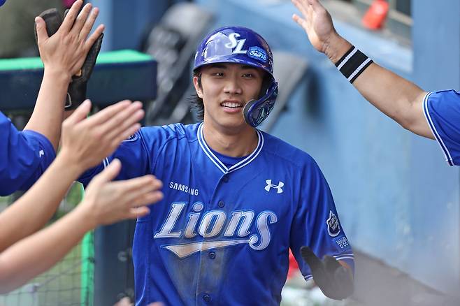 삼성 이재현은 입단 첫해인 2022년 3000만 원이었던 연봉이 올해까지 2억1000만 원으로 7배나 상승했다. 올 시즌의 꾸준한 활약을 앞세워 내년에는 3억 원을 돌파할 수 있을지에 관심이 쏠린다. 뉴시스