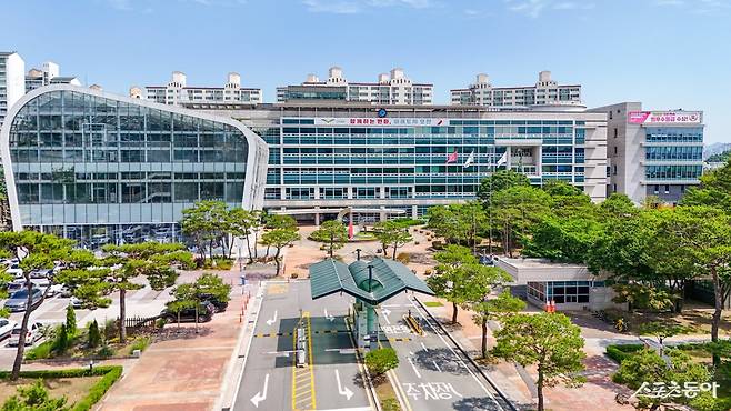 오산시(시장 이권재)는 지난 12일 궐동2구역(궐동 27-5번지 일원) 재개발사업에 대한 정비계획 결정 및 정비구역 지정을 고시했다(오산시청 전경). 사진제공｜오산시