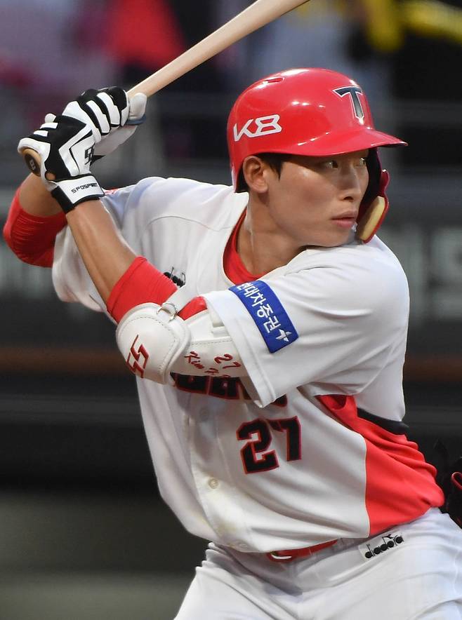 KIA 김호령은 2015년 프로 데뷔 후 올해 가장 좋은 타격 성적을 남겼다. 높은 평가를 받던 수비력 만큼이나 공격력도 분명 올라온 모습이다. 1년 뒤 프리에이전트(FA) 시장에서의 평가가 궁금해진다. 뉴시스