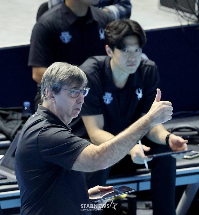 [한번에쓱]'소문난 잔치1-2위전이었건만' 현대캐피탈 3-0셧아웃시킨 대한항공