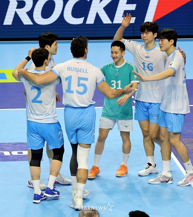 [한번에쓱]'소문난 잔치1-2위전이었건만' 현대캐피탈 3-0셧아웃시킨 대한항공