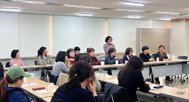 대전시사회서비스원은 17일 '2025년 긴급돌봄 사업 평가회'를 열고, 보건복지부 긴급돌봄 지원사업과 대전시 민선 8기 공약인 장애인 긴급돌봄 사업의 1년 운영 성과를 공유하며 향후 발전 방향을 논의했다. (사진= 대전시사회서비스원)